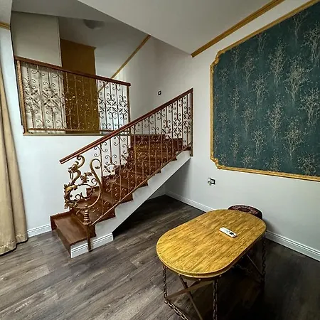 Villa Oasis Historic House Bucharest